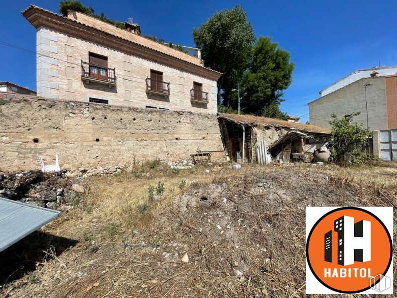 Land for sale at Callejón Casino, Olías del Rey, Toledo, 45280 with house, sky, window, building, plant, land lot, slope, neighbourhood, wall and residential area around