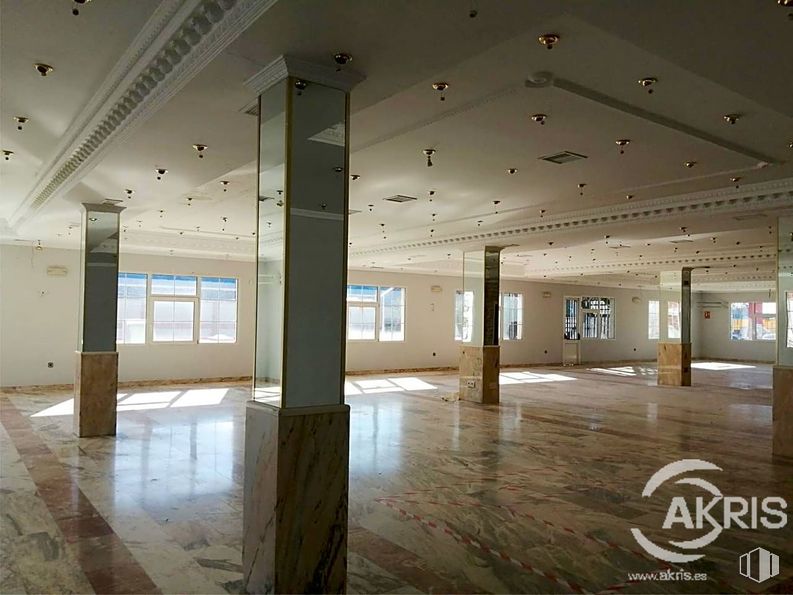 Retail for sale at Avenida de Europa, Griñón, Madrid, 28971 with window, fixture, floor, flooring, hall, glass, ceiling, space, event and building material around