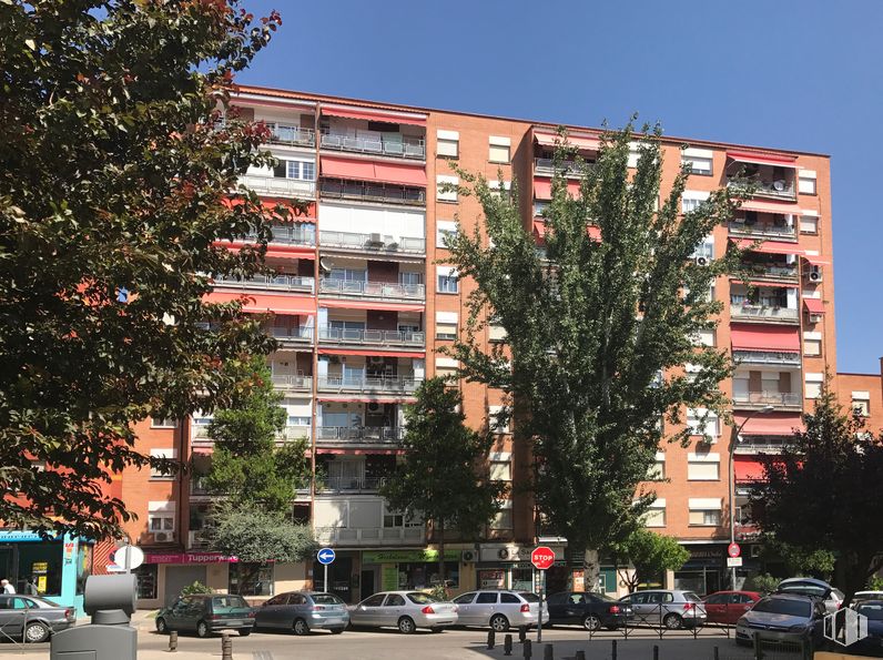 Retail for sale & for rent at Calle Sagra, 5, Leganés, Madrid, 28915 with building, sky, vehicle, car, window, tree, urban design, architecture, tower block and condominium around