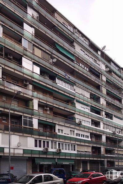 Retail for sale at Calle Rioja , 97, Leganés, Madrid, 28915 with car, wheel, building, tire, sky, vehicle, window, urban design, tower block and condominium around