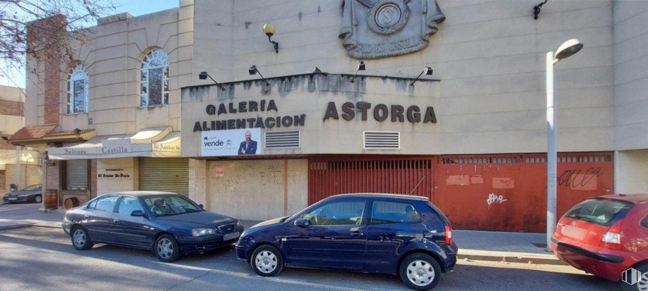 Local en venta en Galería Comercial Astorga, Calle Castilla, Pinto, Madrid, 28320 con coche, neumático, rueda, luz de estacionamiento, vehículo terrestre, vehículo, propiedad, vehículo de motor, matrícula del vehículo y ventana alrededor