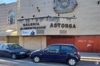 Local en venta en Galería Comercial Astorga, Calle Castilla, Pinto, Madrid, 28320 con coche, neumático, rueda, luz de estacionamiento, vehículo terrestre, vehículo, propiedad, vehículo de motor, matrícula del vehículo y ventana alrededor