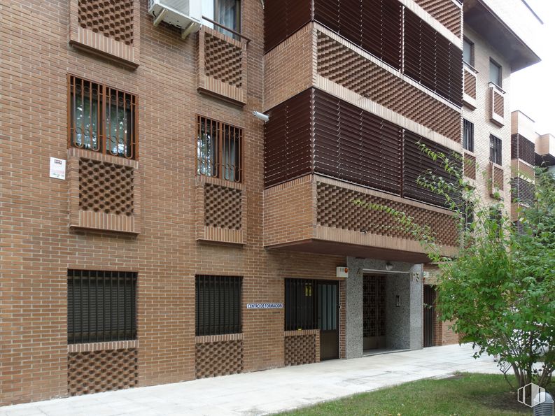 Oficina en venta en Calle Berlín, 4, Pozuelo de Alarcón, Madrid, 28224 con edificio, propiedad, ventana, planta, madera, arquitectura, enladrillado, ladrillo, diseño urbano y vecindario alrededor