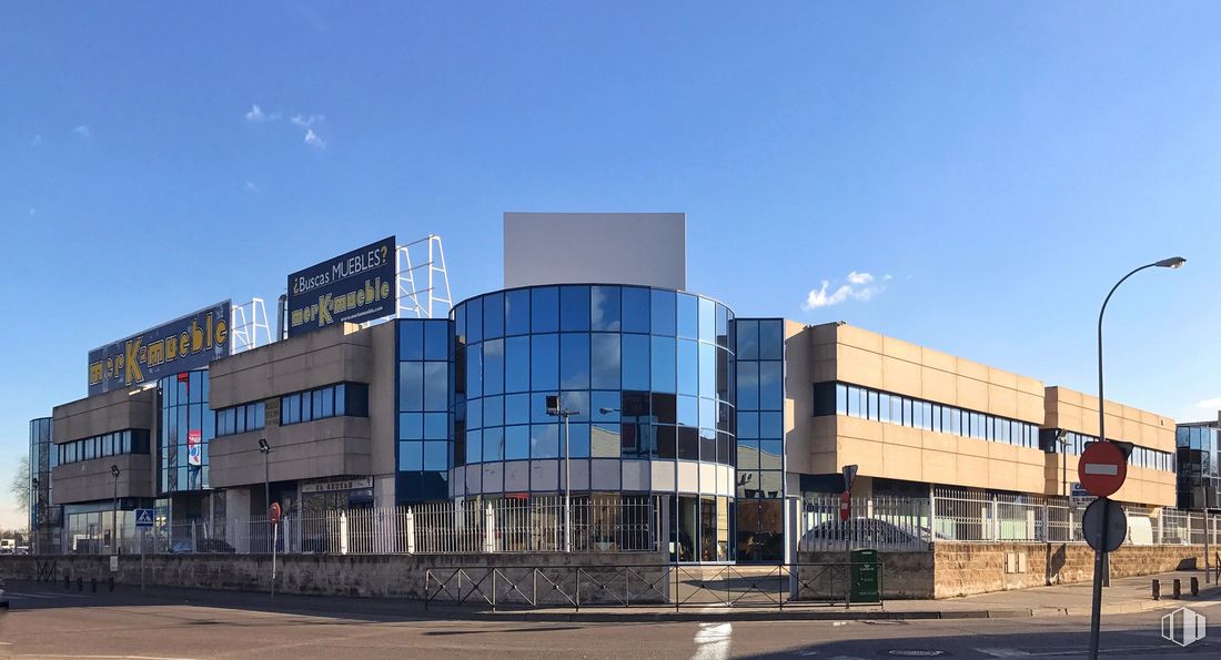 Oficina en alquiler en Calle Puerto Morcuera, 13, Leganés, Madrid, 28919 con edificio, cielo, nube, ventana, luz de la calle, diseño urbano, casa, bloque de torre, condominio y edificio comercial alrededor