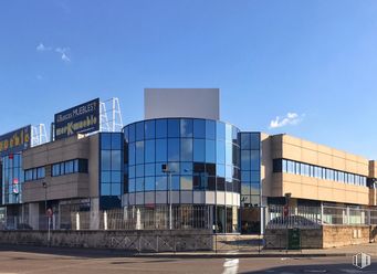 Oficina en alquiler en Calle Puerto Morcuera, 13, Leganés, Madrid, 28919 con edificio, cielo, nube, ventana, luz de la calle, diseño urbano, casa, bloque de torre, condominio y edificio comercial alrededor