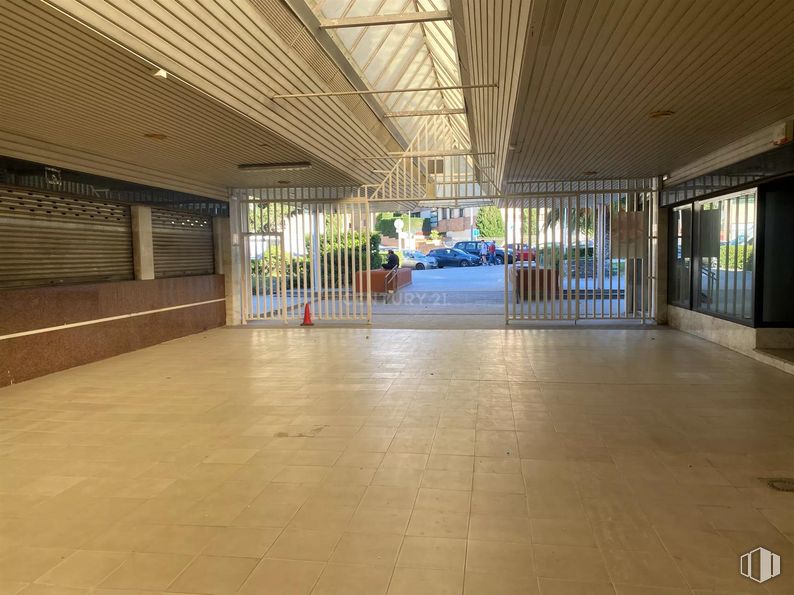 Retail for sale & for rent at Calle Cañadilla, Las Rozas de Madrid, Madrid, 28230 with flooring, floor, hall, tile flooring, plant, wood, shade, city, parking and ceiling around