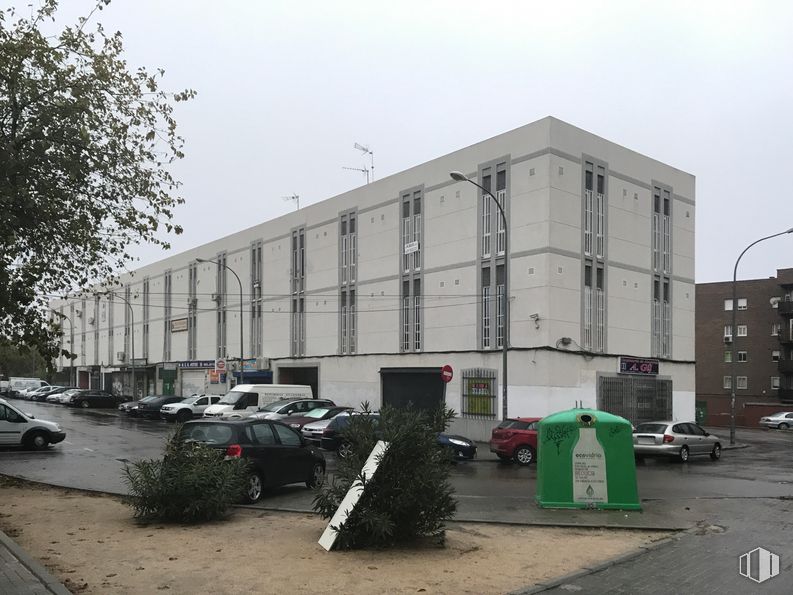 Local en venta en Avenida Regiones, 2, Fuenlabrada, Madrid, 28941 con edificio, coche, rueda, vehículo, cielo, neumático, vehículo de motor, planta, neumático de automoción y ventana alrededor