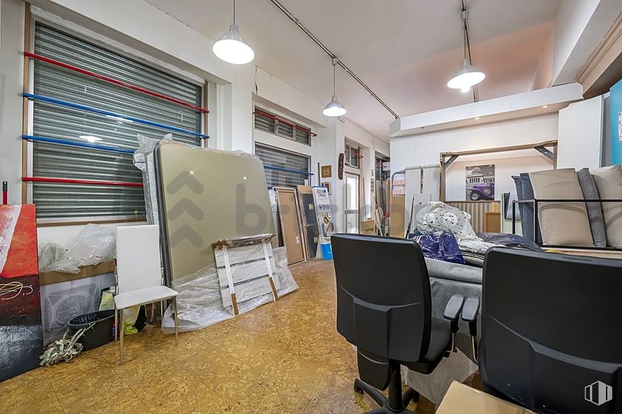 Retail for sale at Calle Gerardo de Diego, 1, Puente de Vallecas, Madrid, 28038 with chair, light fixture, window blind, pillow, floor, flooring, flag, ceiling, event and television around