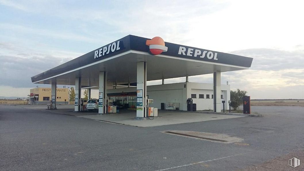 Retail for sale at Carretera Adanero-Gijón, Martín Muñoz de las Posadas, Segovia, 40446 with building, cloud, sky, filling station, gasoline, shade, fuel, gas, gas pump and composite material around