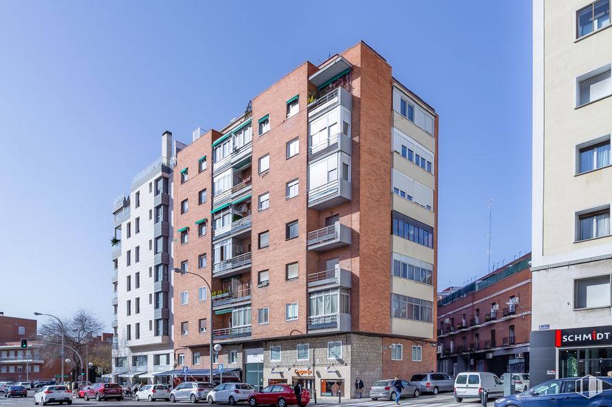 Local en alquiler en Calle Serrano, 205, Chamartín, Madrid, 28016 con edificio, coche, rueda, cielo, ventana, vehículo, neumático, infraestructura, bloque de pisos y diseño urbano alrededor