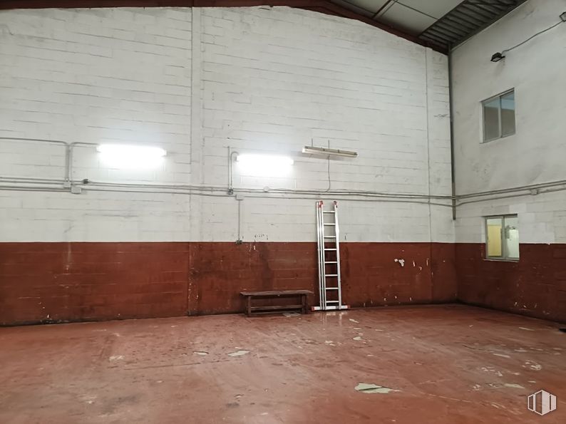 Industrial for sale at Calle Luis I, Villa de Vallecas, Madrid, 28031 with flooring, wood, floor, ceiling, hardwood, wood stain, building material, daylighting, hall and plywood around