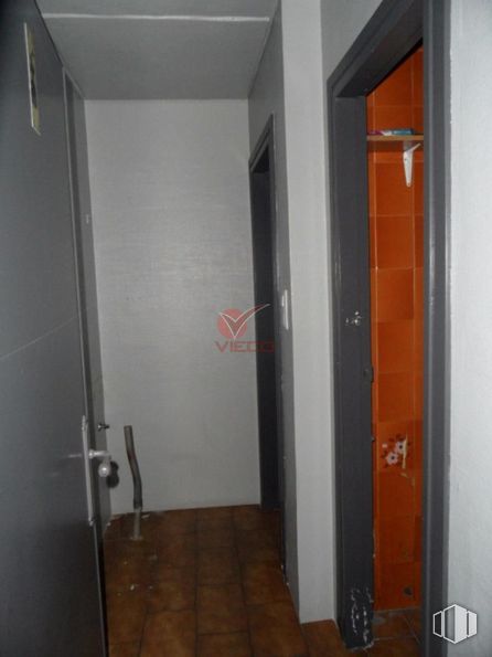 Local en venta en Zona de Avenida República Argentina, Cuenca, 16002 con puerta, edificio, accesorio, asa, madera, casa, suelo, piso, exterior automotriz y puerta de casa alrededor