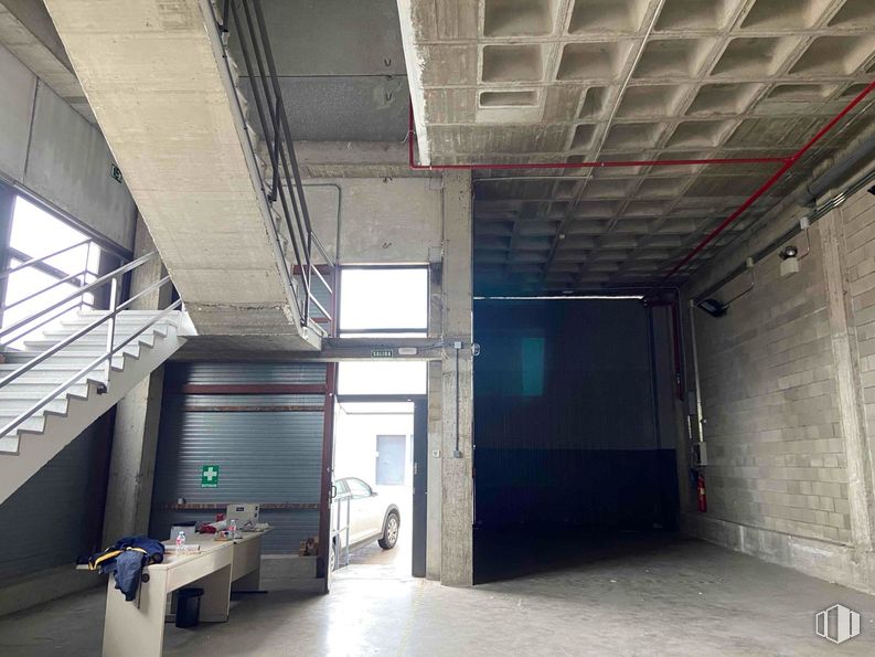 Industrial for rent at Avenida Industria, Alcobendas, Madrid, 28108 with floor, composite material, ceiling, concrete, building material, daylighting, steel and aluminium around