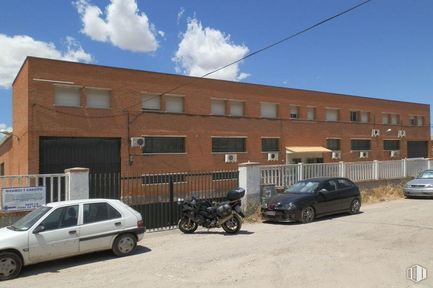 Nave en alquiler y venta en Zona industrial Mejorada, Mejorada del Campo, Madrid, 28840 con coche, motocicleta, edificio, ventana, rueda, neumático, luz de estacionamiento automotriz, cielo, nube y vehículo terrestre alrededor