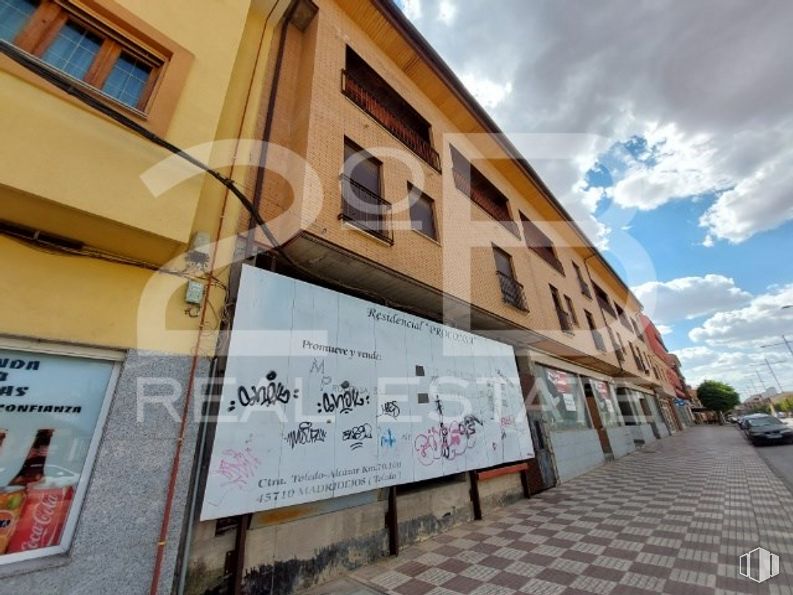 Land for sale at Casco urbano, Madridejos, Toledo, 45710 with window, building, poster, cloud, sky, wall, house, urban design, residential area and real estate around