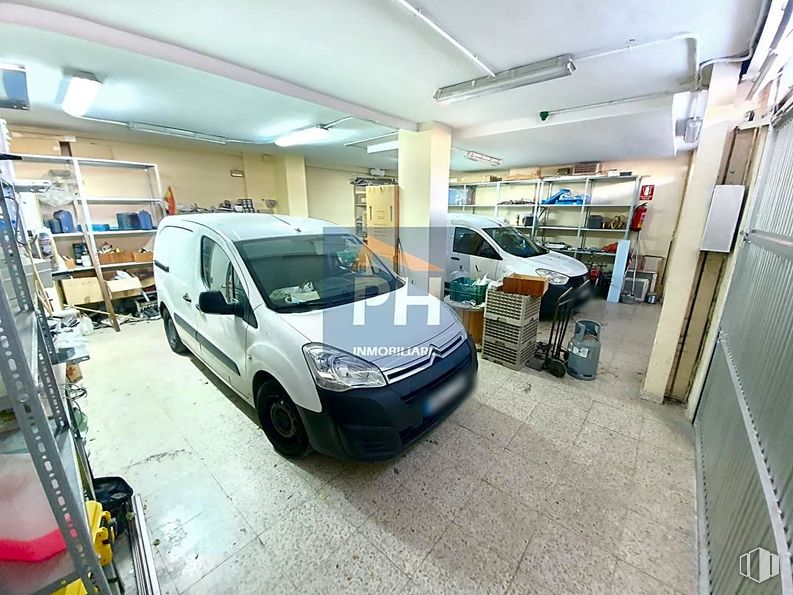 Local en alquiler en Avenida Canillejas a Vicálvaro, San Blas - Canillejas, Madrid, 28022 con rueda, coche, luz de estacionamiento, neumático, vehículo, vehículo de motor, iluminación del automóvil, camioneta, neumático de automoción y diseño automovilístico alrededor