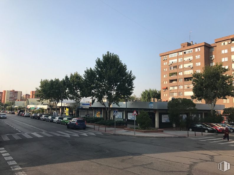 Local en alquiler y venta en Centro Comercial Fuenlabrada 2, Calle Portugal, 33, Fuenlabrada, Madrid, 28942 con edificio, cielo, coche, árbol, planta, superficie de carretera, ventana, vehículo, asfalto y rueda alrededor