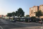 Retail for sale & for rent at Centro Comercial Fuenlabrada 2, Calle Portugal, 33, Fuenlabrada, Madrid, 28942 with building, sky, car, tree, plant, road surface, window, vehicle, asphalt and wheel around