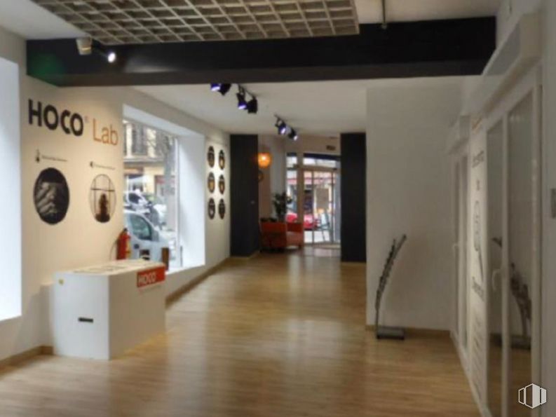 Retail for sale at Zona Guindalera, Salamanca, Madrid, 28028 with building, wood, floor, hall, flooring, living room, real estate, house, hardwood and art around