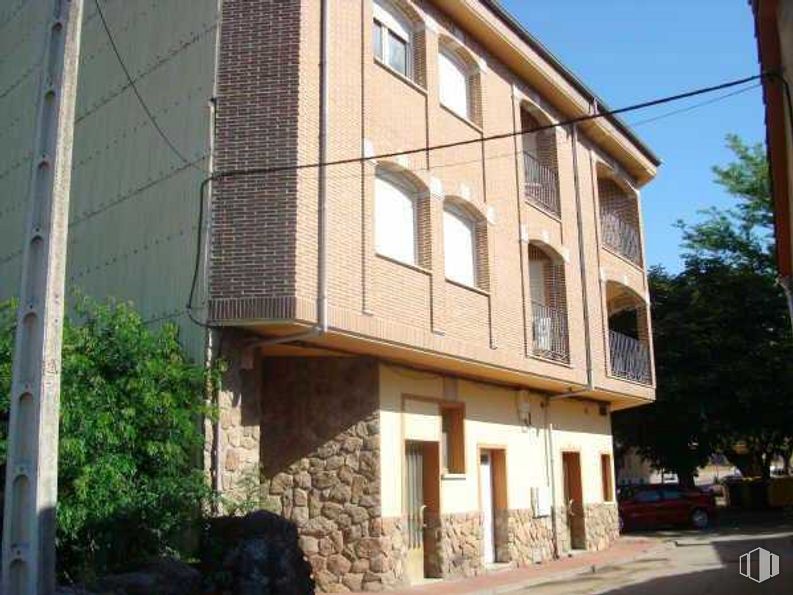 Retail for sale at Camino Cañada, Candeleda, Ávila, 05480 with house, window, property, building, sky, plant, wood, neighbourhood, tree and residential area around