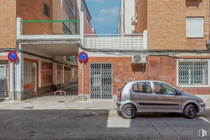 Local en venta en Calle Ancha, Aranjuez, Madrid, 28300 con ventana, neumático, coche, rueda, vehículo, vehículo de motor, diseño automovilístico, planta, neumático de automoción y modo de transporte alrededor