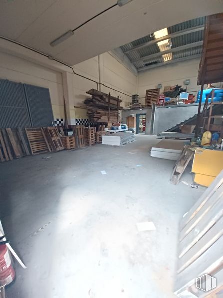 Industrial for sale at Calle Moreras, 4, Ciempozuelos, Madrid, 28350 with wood, flooring, floor, building, gas, ceiling, hardwood, concrete, room and house around