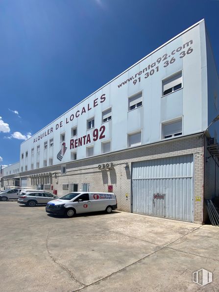 Nave en alquiler en Calle Arboleda, 18, Puente de Vallecas, Madrid, 28031 con edificio, coche, neumático, luz de estacionamiento automotriz, cielo, rueda, vehículo, vehículo de motor, neumático automotriz y nube alrededor