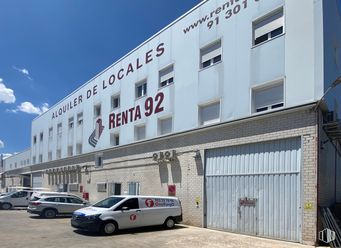 Nave en alquiler en Calle Arboleda, 18, Puente de Vallecas, Madrid, 28031 con edificio, coche, neumático, luz de estacionamiento automotriz, cielo, rueda, vehículo, vehículo de motor, neumático automotriz y nube alrededor