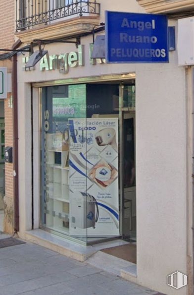 Retail for rent at Calle Real, Illescas, Toledo, 45200 with fixture, building, gas, font, facade, city, signage, machine, road and advertising around