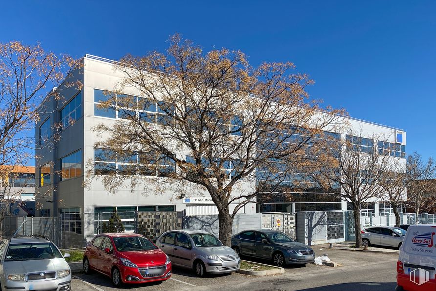 Oficina en alquiler en Calle Valportillo I, 1, Alcobendas, Madrid, 28100 con coche, edificio, luz de estacionamiento automotriz, neumático, rueda, vehículo terrestre, cielo, tiempo de día, vehículo y propiedad alrededor