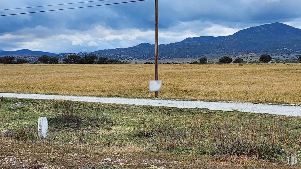 Land for sale at Polígono 36 Parcela 76, Escalona, Toledo, 45910 with sky, cloud, mountain, plant, land lot, grass, grassland, plain, tree and landscape around