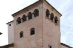 Retail for sale at Calle Principal De La Morería, 2, Arévalo, Ávila, 05200 with building, sky, cloud, window, brickwork, brick, building material, facade, city and medieval architecture around