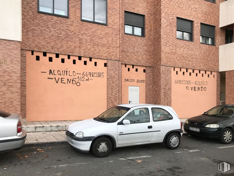 Retail for sale & for rent at Avenida Juventud, 26, Ávila, 05003 with wheel, car, window, tire, automotive parking light, land vehicle, vehicle, property, building and hood around