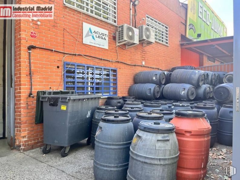 Industrial for sale at Polígono Industrial El Cañal, Arganda del Rey, Madrid, 28500 with barrel, waste container, container, automotive tire, asphalt, cylinder, gas, keg, machine and metal around