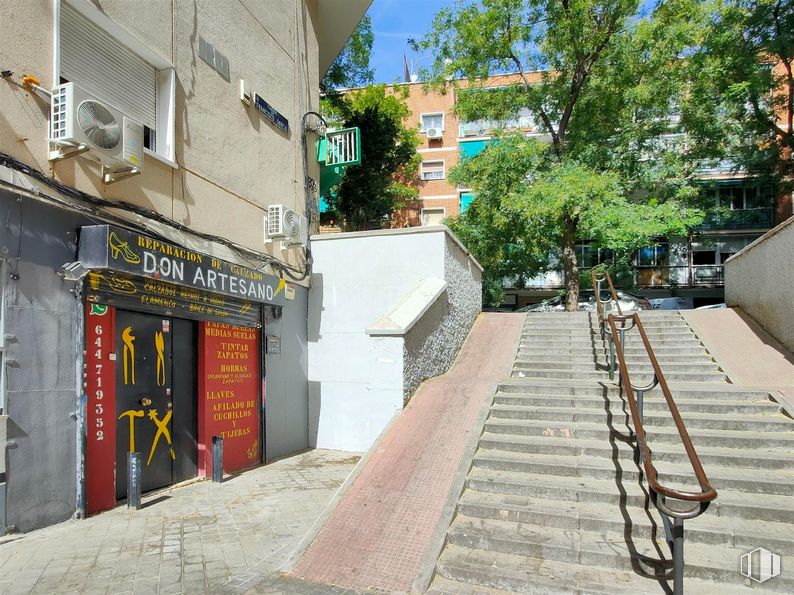 Local en venta en Calle Francisco García, 19, Carabanchel, Madrid, 28025 con edificio, cielo, superficie de la carretera, árbol, diseño urbano, ventana, acera, suelos, asfalto y carretera alrededor