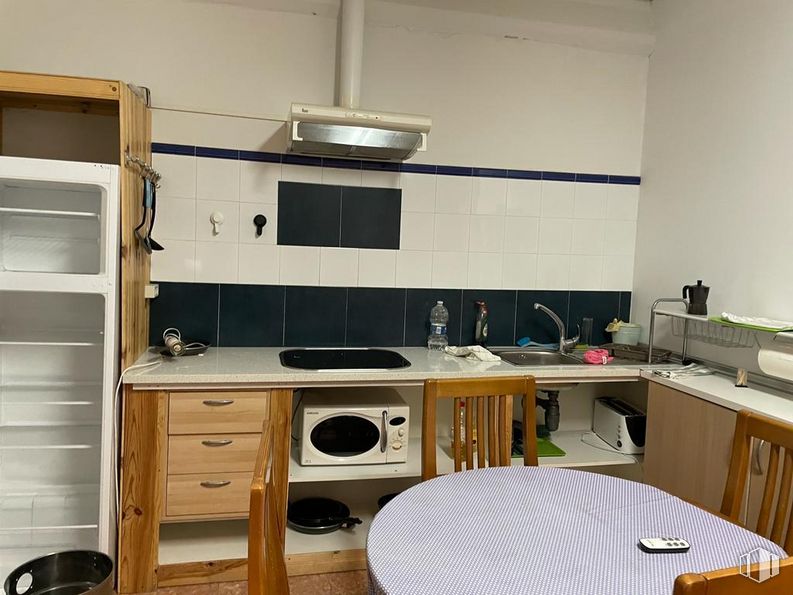 Nave en venta en Calle Gonzalo Chacón, Aranjuez, Madrid, 28300 con refrigerador, ebanistería, horno, aparato de cocina, horno microondas, mueble, encimera, edificio, madera y cajón alrededor