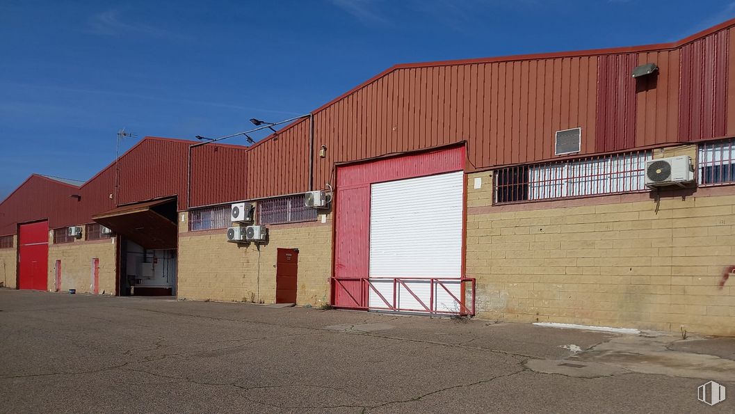 Industrial for rent at Camino Pontones, Seseña, Toledo, 45224 with building, door, sky, wood, fixture, asphalt, road surface, residential area, rural area and siding around