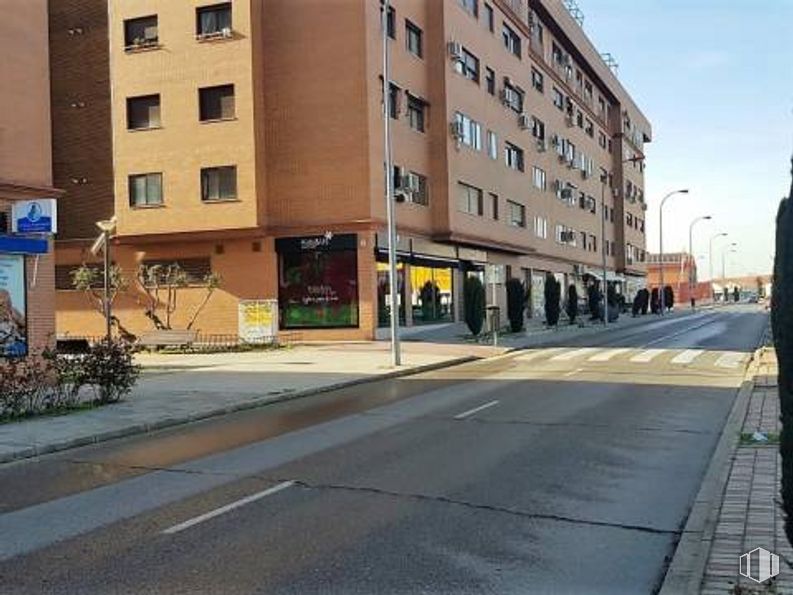 Local en venta en Avenida Las Lagunas, Parla, Madrid, 28990 con edificio, ventana, superficie de carretera, diseño urbano, asfalto, vía pública, condominio, planta, área residencial y bienes raíces alrededor