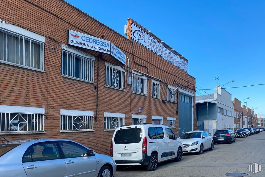 Industrial for rent at Calle Estaño, Arganda del Rey, Madrid, 28500 with car, window, van, building, automotive parking light, wheel, tire, land vehicle, vehicle and sky around