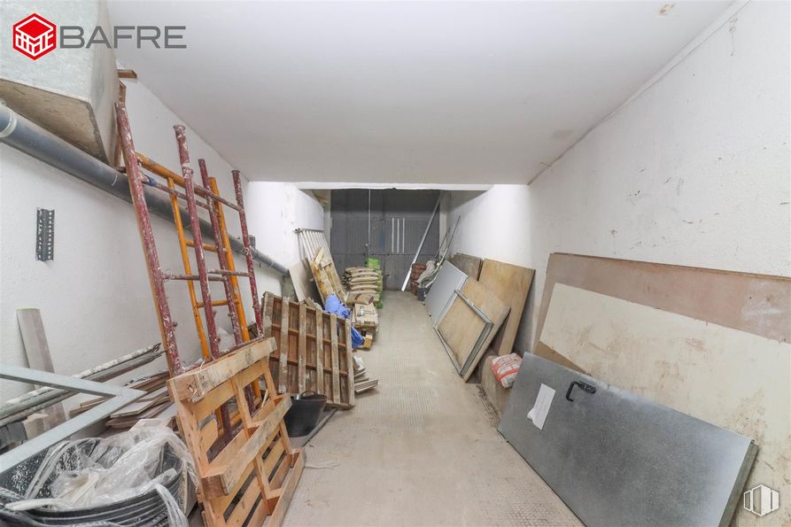 Industrial for sale at Calle Antonio Velasco Zazo, Usera, Madrid, 28026 with ladder, building, interior design, wood, house, floor, flooring, real estate, ceiling and couch around