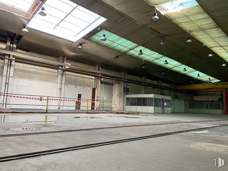 Nave en alquiler y venta en Zona Industrial Arganda, Arganda del Rey, Madrid, 28500 con accesorio, material compuesto, superficie de carretera, edificio, tintes y matices, metal, techo, ciudad, material de construcción y hormigón alrededor