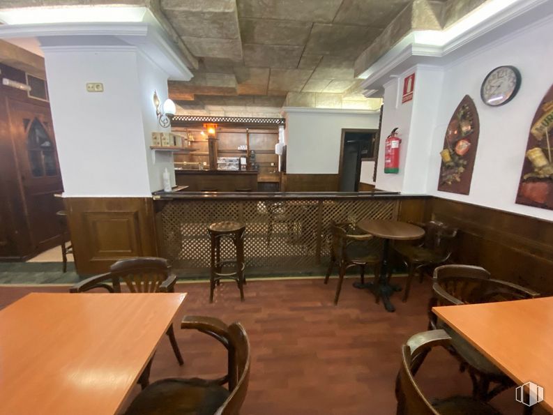 Retail for sale at Plaza Ondarreta, Alcorcón, Madrid, 28923 with stool, table, table top, chair, furniture, interior design, wood, floor, wall and flooring around