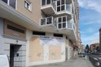 Retail for sale at Calle Calera, 26, Talavera de la Reina, Toledo, 45600 with window, building, cloud, sky, urban design, condominium, residential area, facade, door and vehicle around