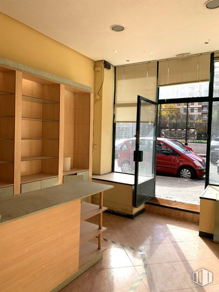 Local en venta en Calle Ramos Carrión, Chamartín, Madrid, 28002 con coche, ebanistería, propiedad, neumático, rueda, luz de estacionamiento, interiorismo, suelos, madera y vehículo alrededor