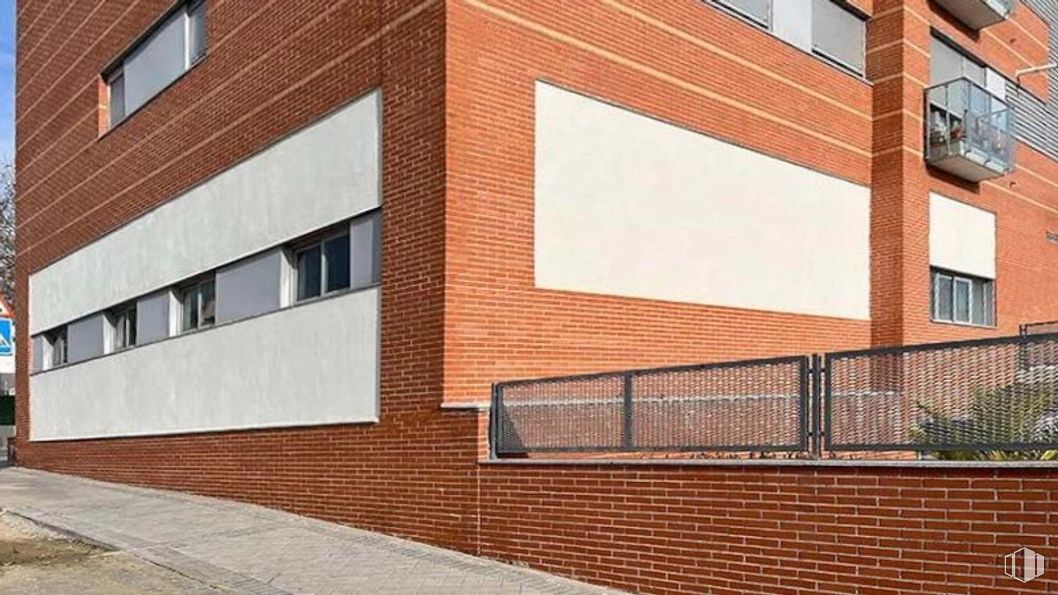 Local en venta en Avenida Francia, Arroyomolinos, Madrid, 28939 con ventana, durante el día, edificio, albañilería, naranja, ladrillo, material de construcción, arquitectura, madera y barrio alrededor