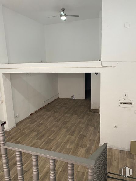 Retail for rent at Calle Ordóñez, 38, Leganés, Madrid, 28911 with ceiling fan, lighting, white, building, wood, house, shelving, floor, flooring and hardwood around