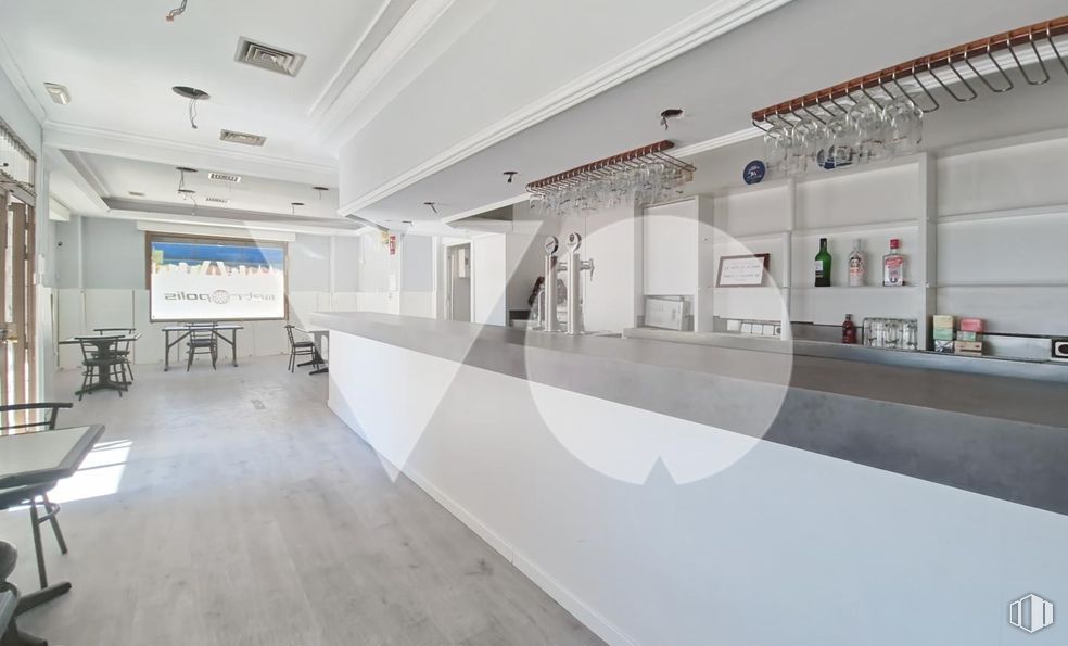 Retail for rent at Calle Fermín Caballero, Fuencarral - El Pardo, Madrid, 28034 with interior design, building, floor, flooring, fixture, automotive design, house, glass, hall and ceiling around