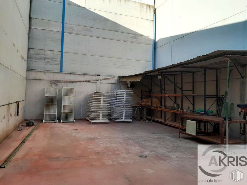 Industrial for rent at Calle Roble, Borox, Toledo, 45222 with wood, flooring, floor, composite material, gas, engineering, building material, beam, commercial building and facade around