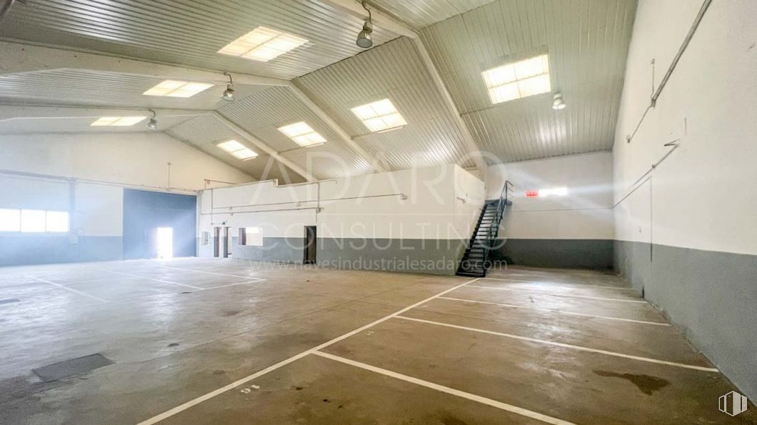 Nave en venta en Zona industrial, Alcorcón, Madrid, 28922 con ventana, edificio, pabellón, hall, suelos, suelo, accesorio, techo, madera y material compuesto alrededor