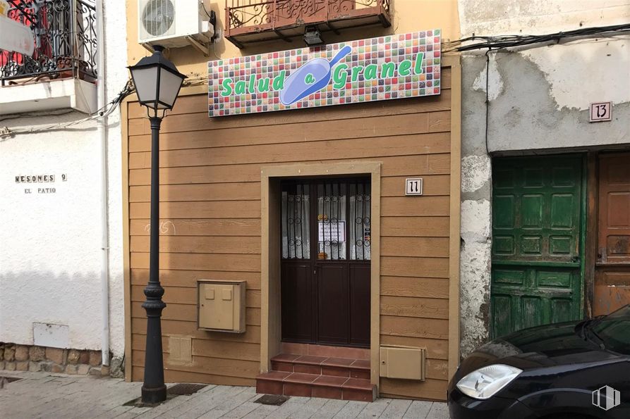 Retail for sale & for rent at Calle Mesones, 11, Robledo de Chavela, Madrid, 28294 with car, lighting, door, clock, window, infrastructure, fixture, neighbourhood, wood and facade around